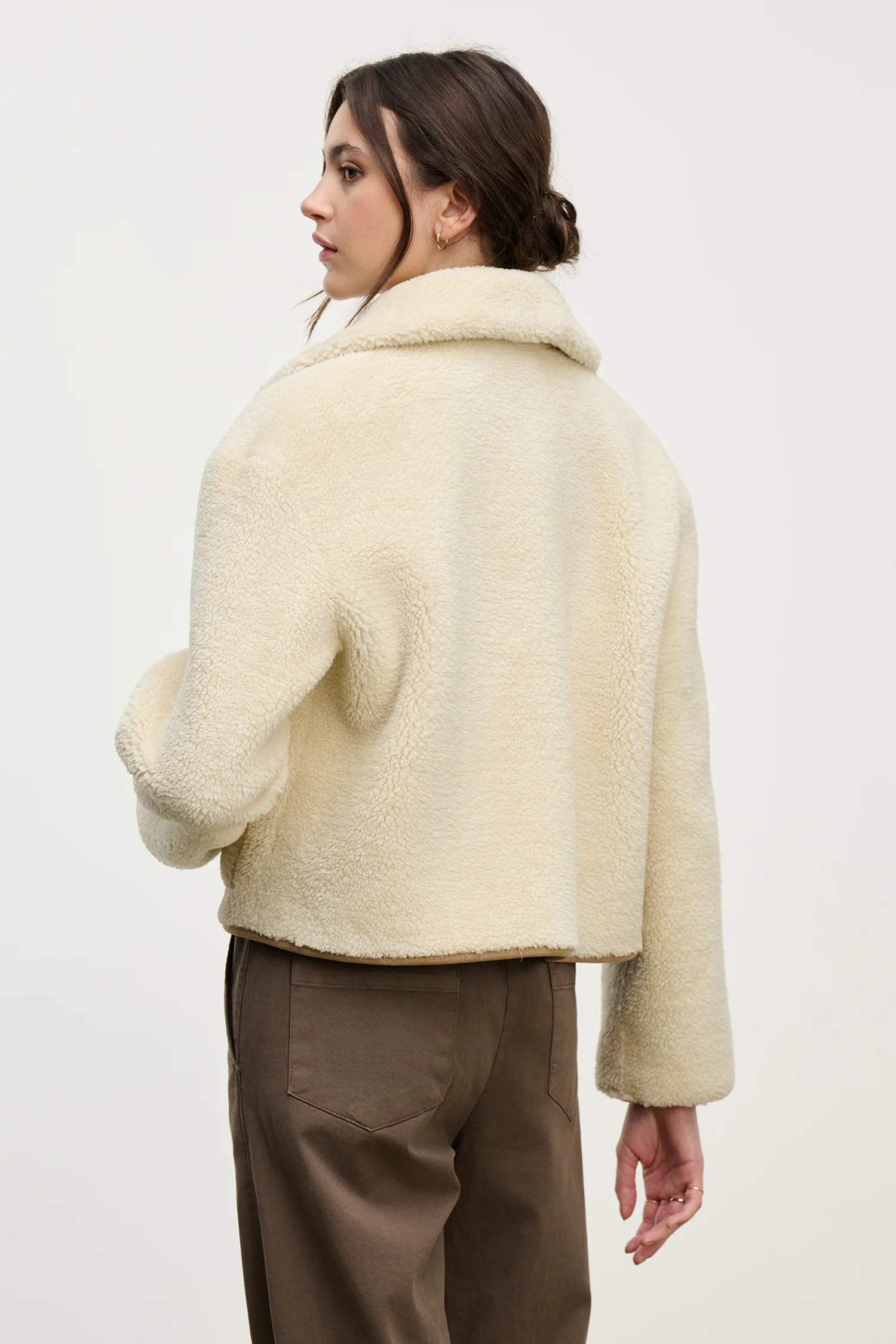 AMARA SHERPA REVERSIBLE JACKET IN SAND - Image 6