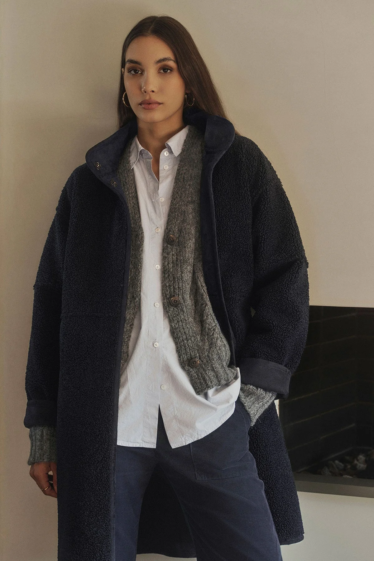 CARA SHERPA REVERSIBLE JACKET IN BLACK - Image 2