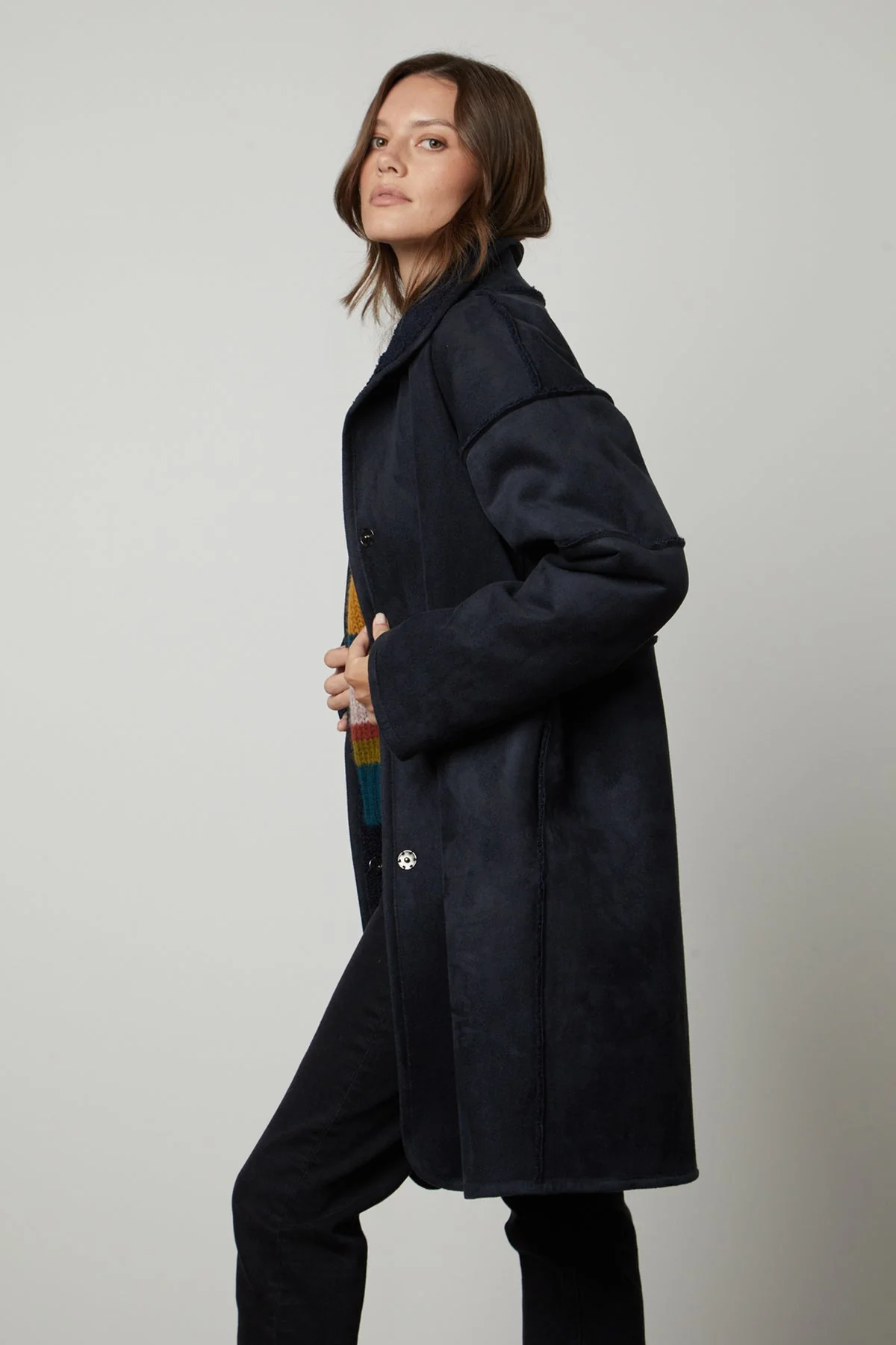 CARA SHERPA REVERSIBLE JACKET IN BLACK - Image 3