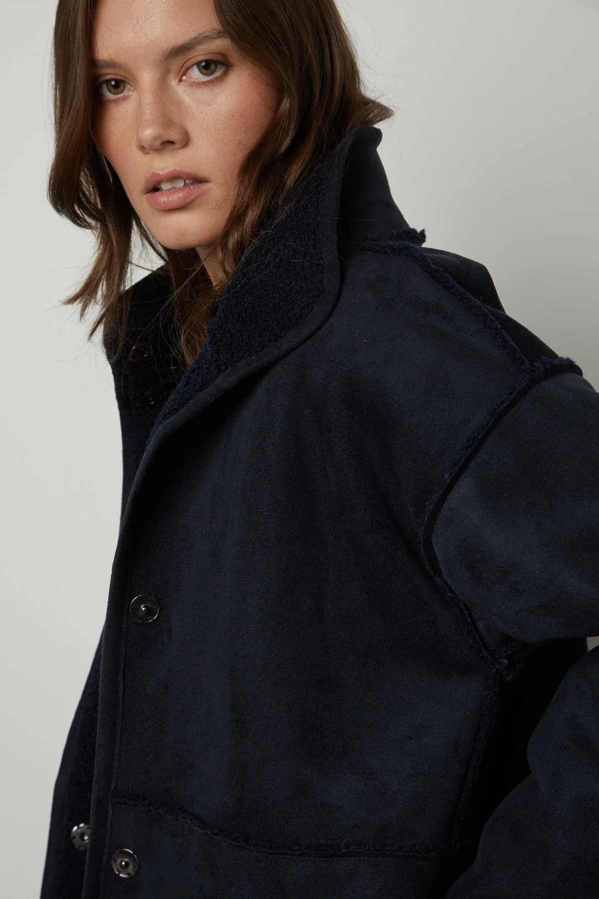 CARA SHERPA REVERSIBLE JACKET IN BLACK - Image 6