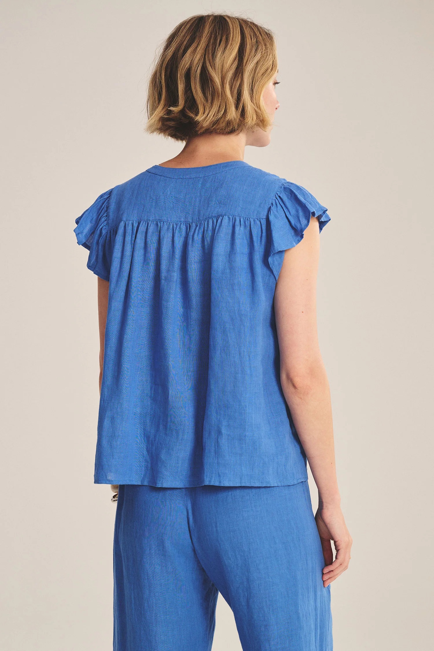 JANEY LINEN TOP IN BLUEJAY - Image 4