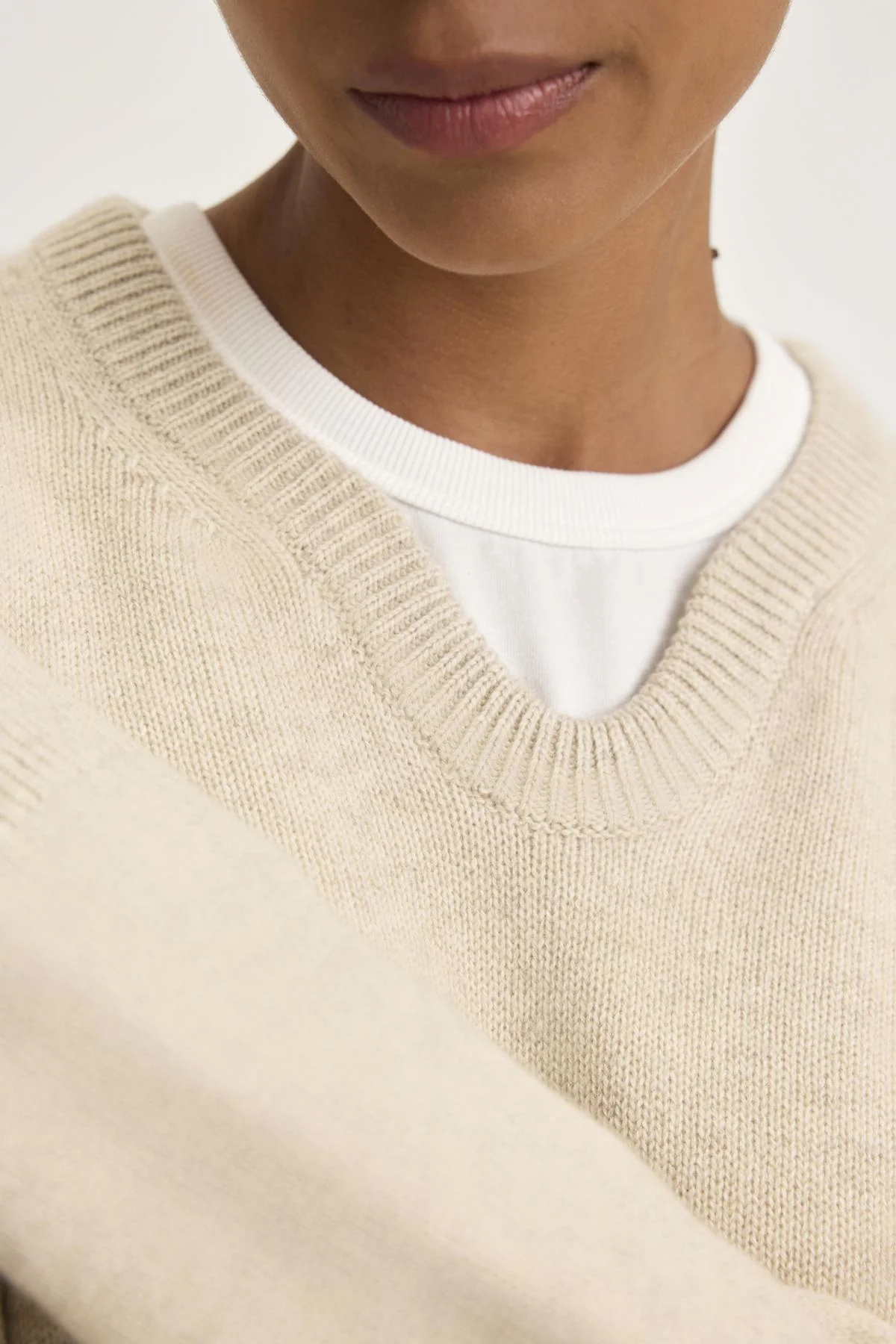 STEVIE WOOL CASHMERE SWEATER IN OATMEAL - Image 4